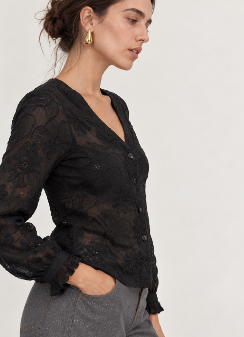 חולצה רקומה שקפקפה